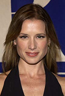 How tall is Shawnee Smith?